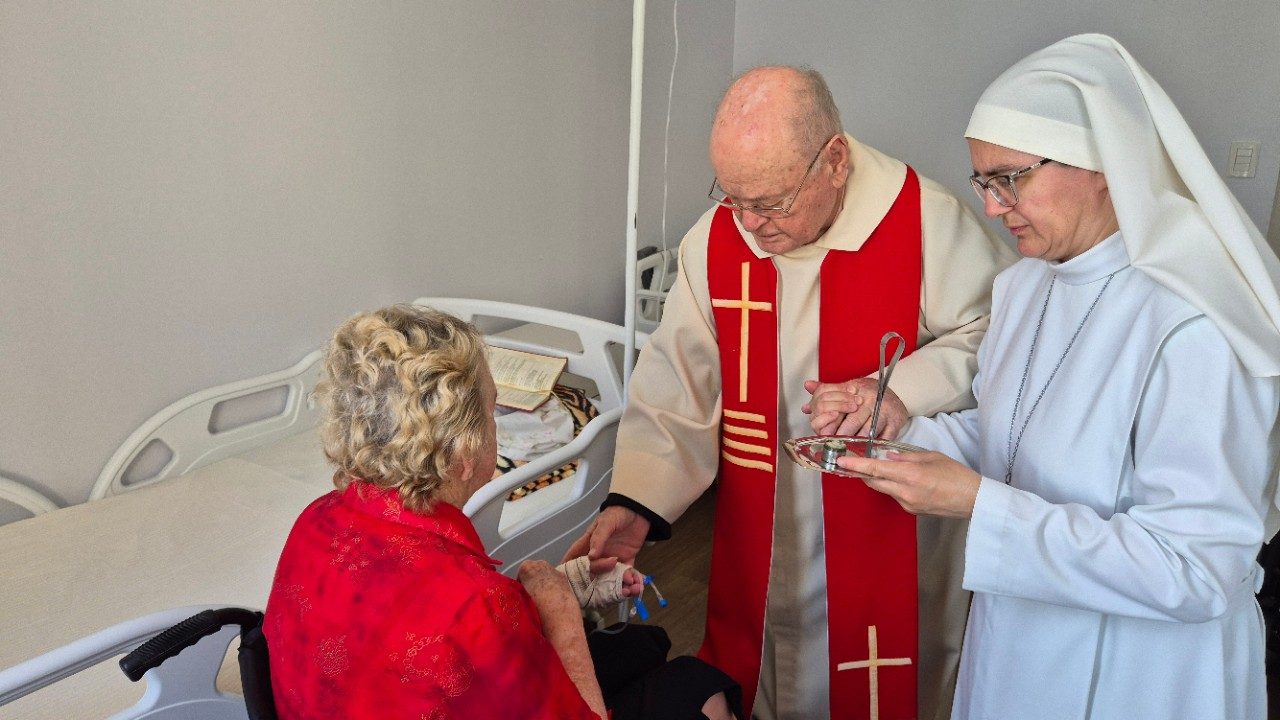 Các Nữ tu Thừa sai nhỏ của Đức Maria Vô Nhiễm ở Brazil yêu thương và chăm sóc người cao tuổi